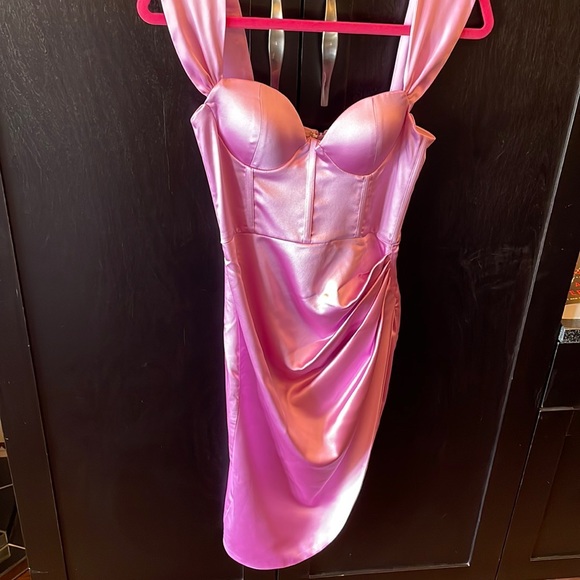 Gorgeous lilac purple corset dress - Picture 2 of 13